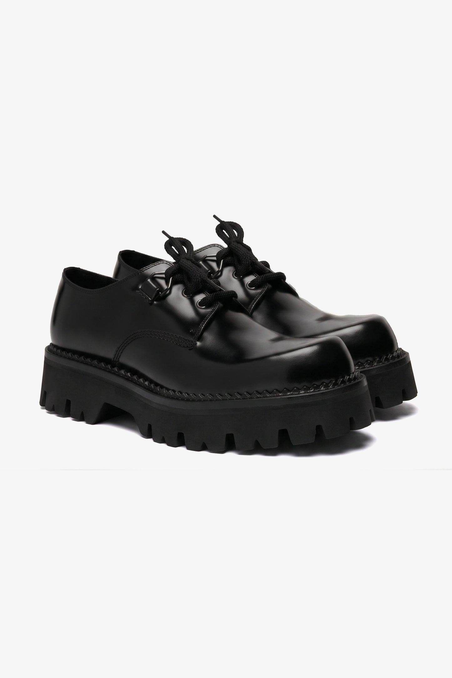 Curtis woman black leather derby shoe, front three-quarter view